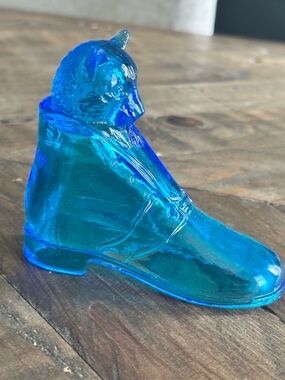 Vintage Westmoreland Glass ‘Puss in Boot’ collectible